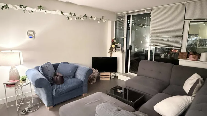 512 1325 ROLSTON STREET - photo 2 of 17