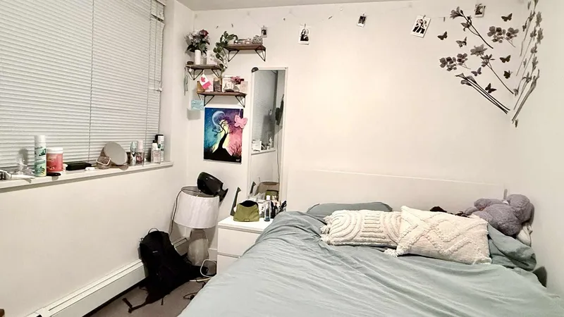 512 1325 ROLSTON STREET - photo 3 of 17